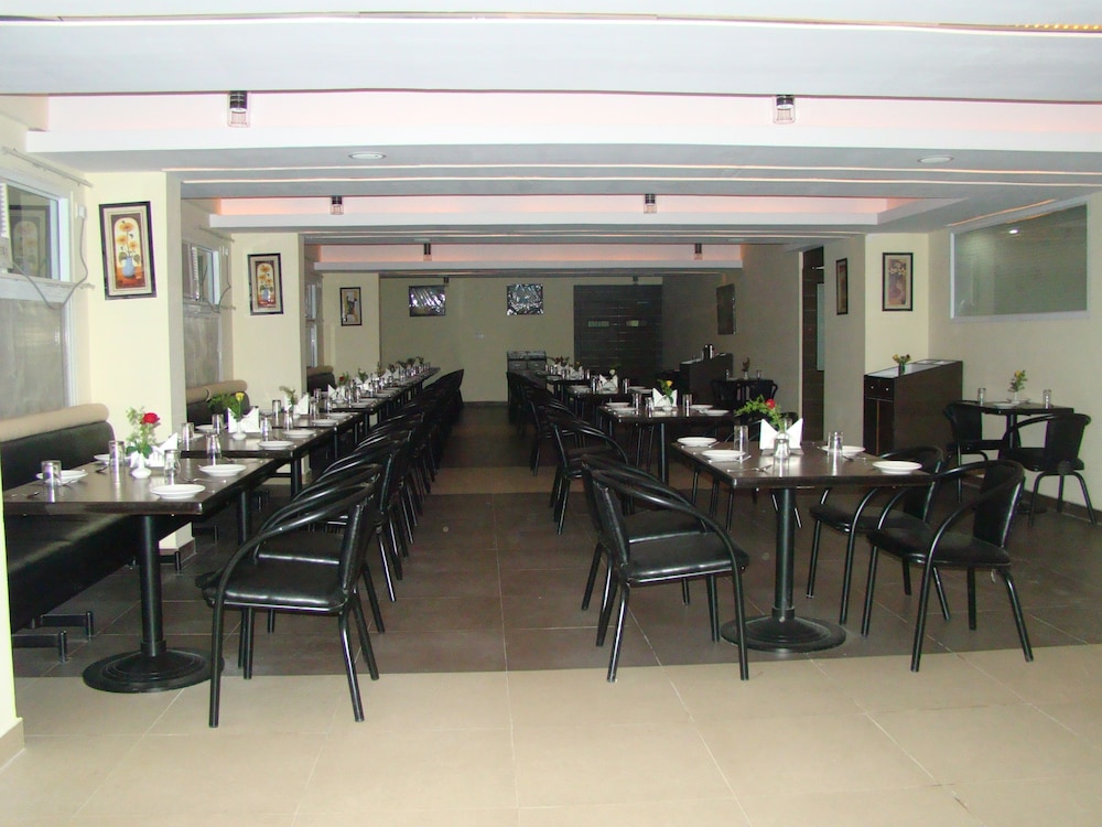 HOTEL GRAND BEE 44/50