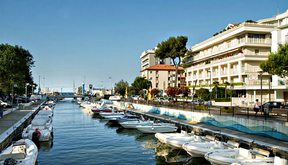 Hotel Cannes 32/37