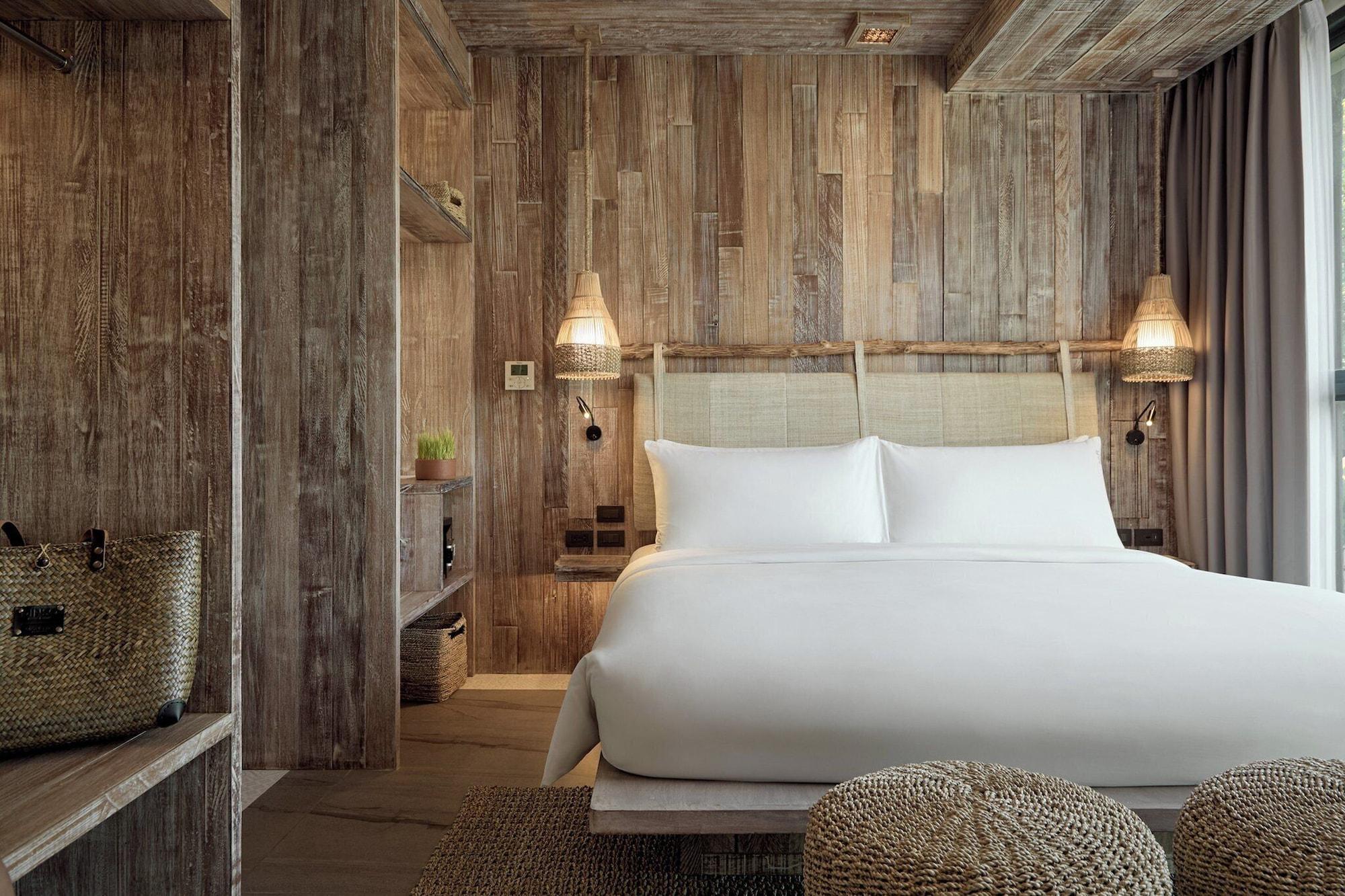 Suite, King Bed