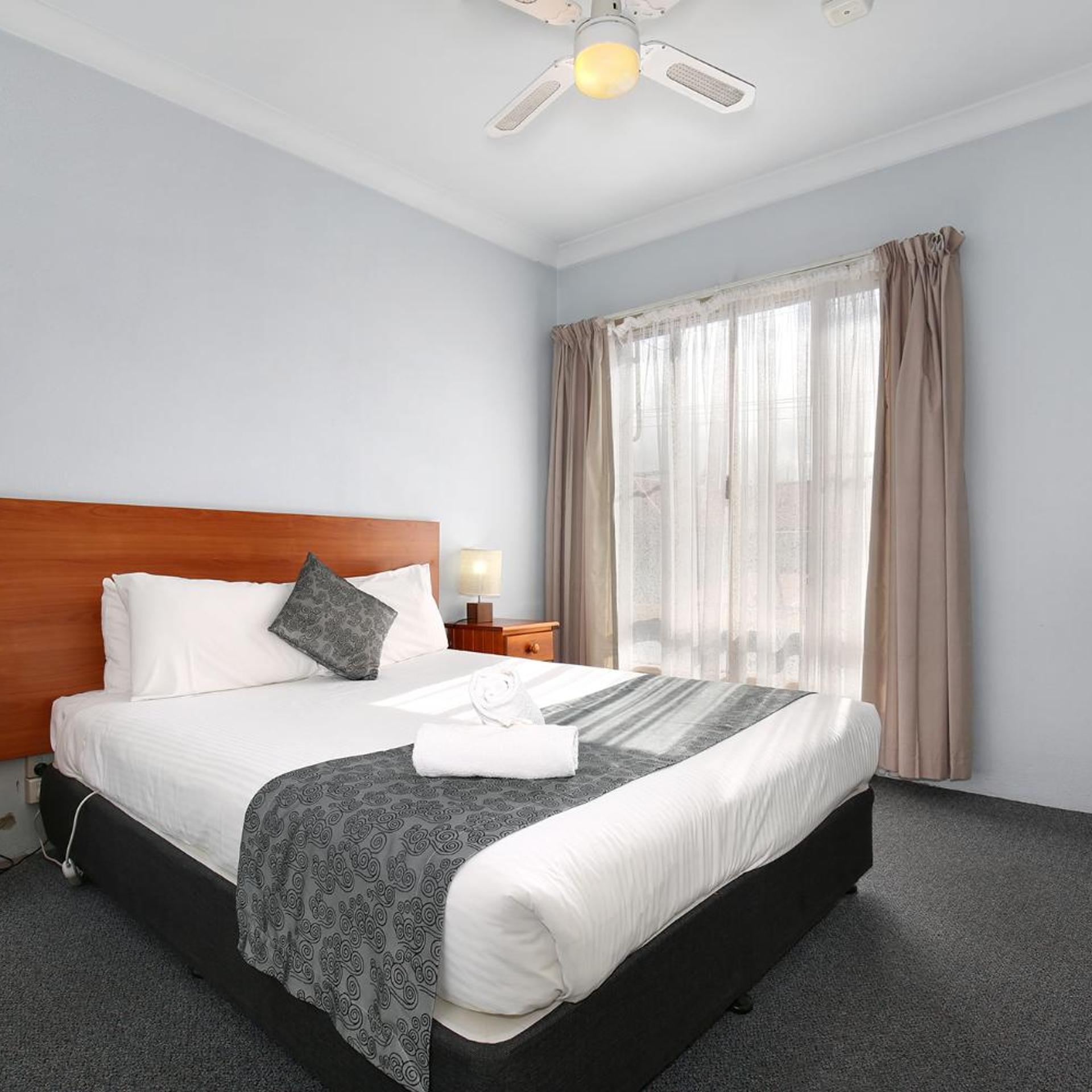 NEW ENGLAND MOTOR INN 13/40