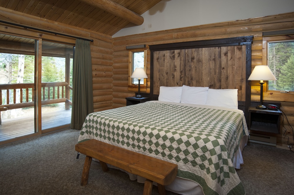 3 Bedrooms, Luxury, Cabin, 1 King and 1 Single Beds, 1 Queen and 4 Single Beds