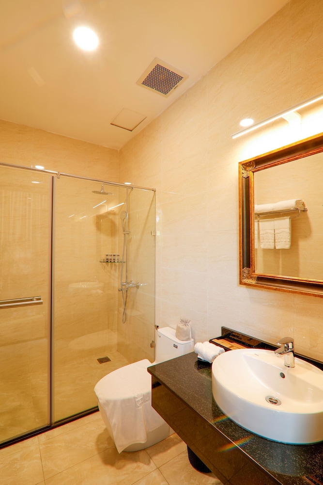 Deluxe Building Garden View Double or Twin Room, Dalat Edensee Lake Resort and Spa 5/6