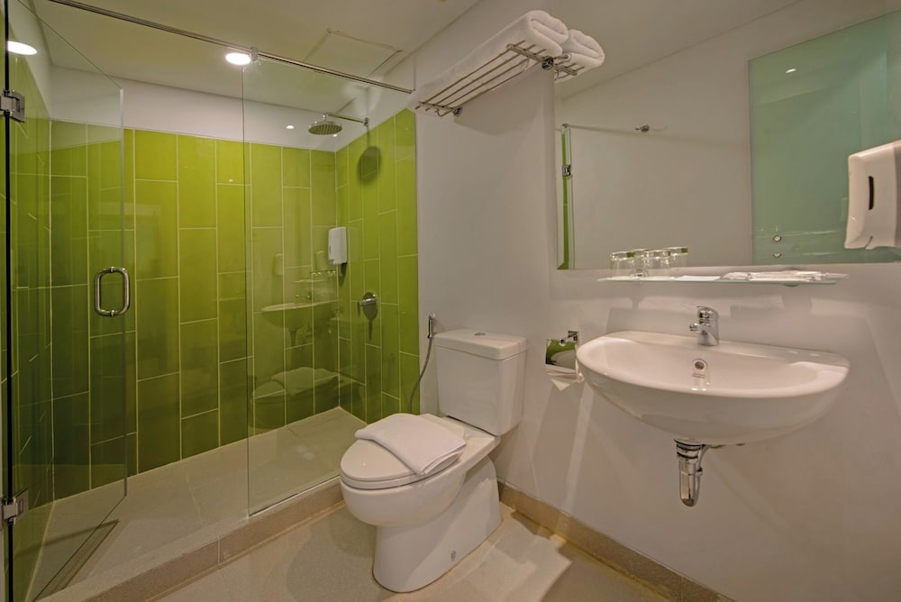 Whiz Hotel Sudirman Pekanbaru 32/36
