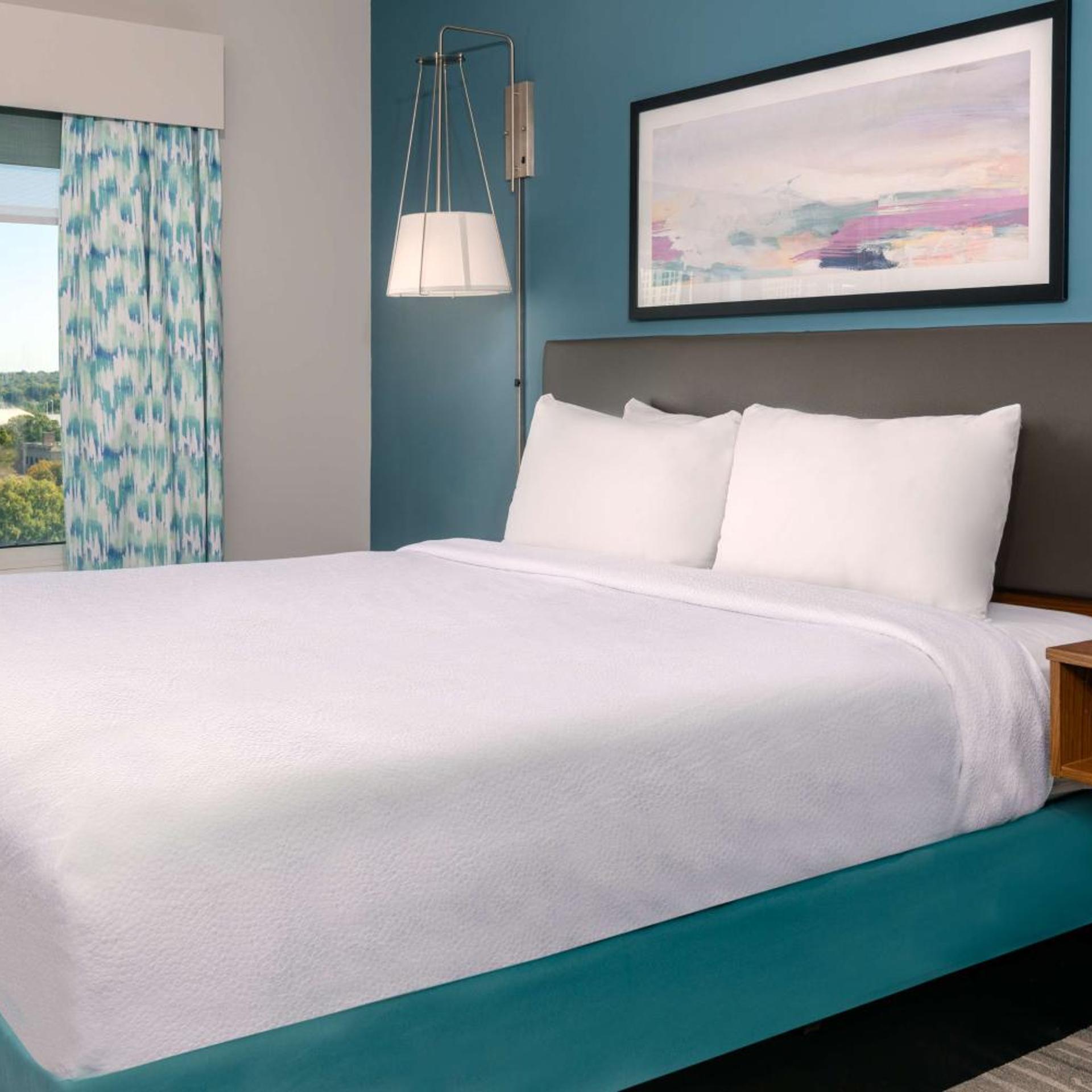 DELUXE, STUDIO, SUITE, KING BED