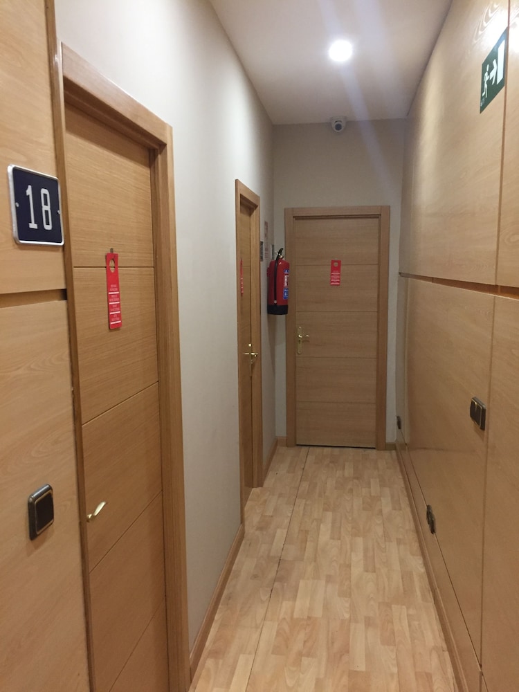 JQC Rooms 2/33
