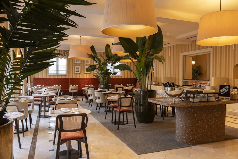restaurant cafeteria