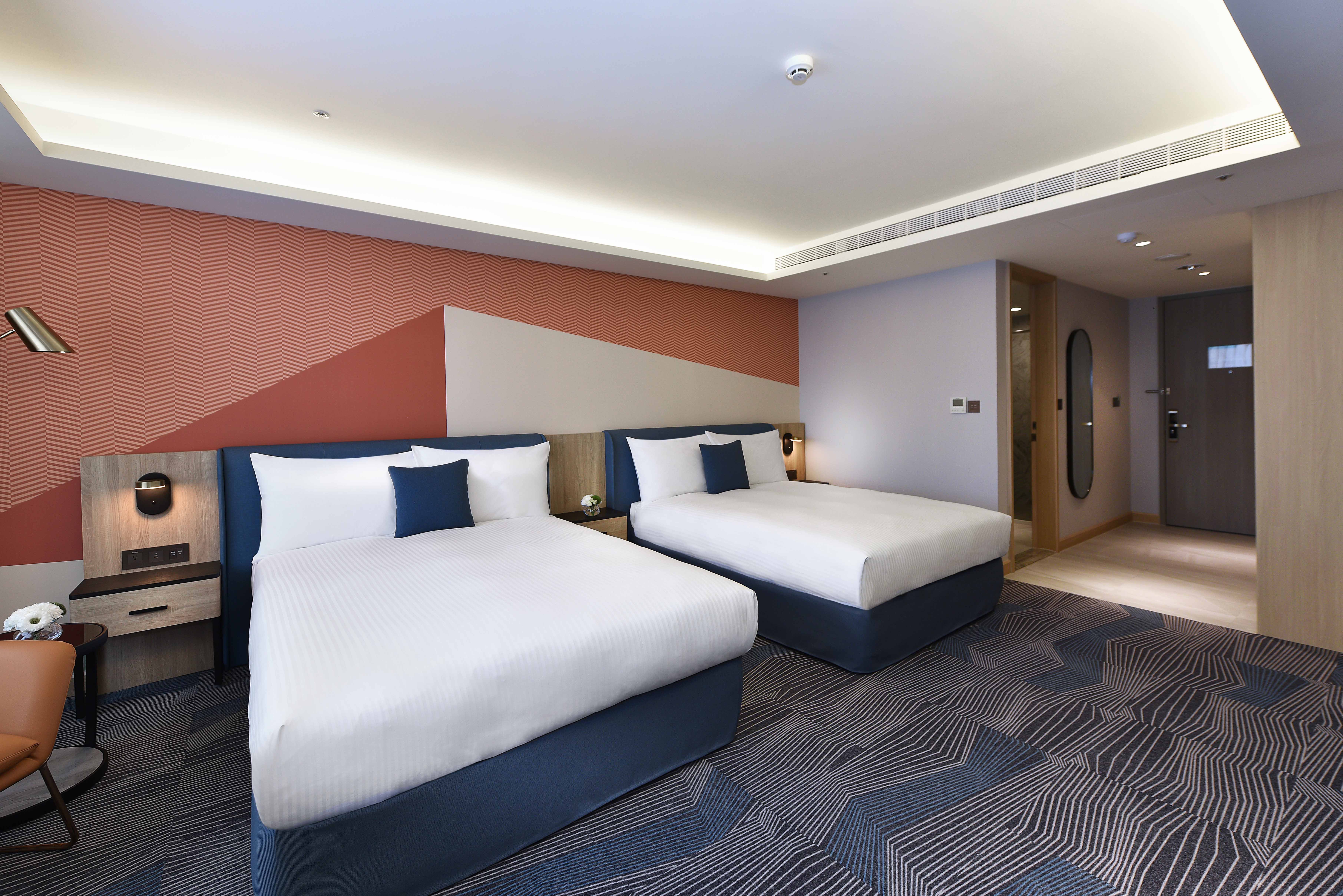 DELUXE, TWIN BEDS