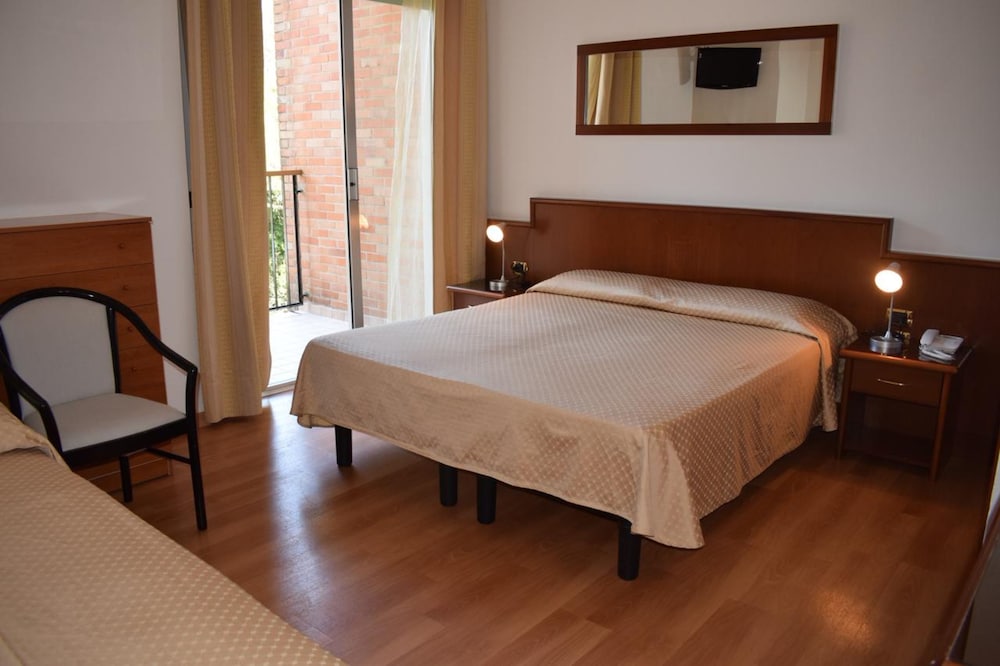 HOTEL BEAU RIVAGE PINETA 14/54