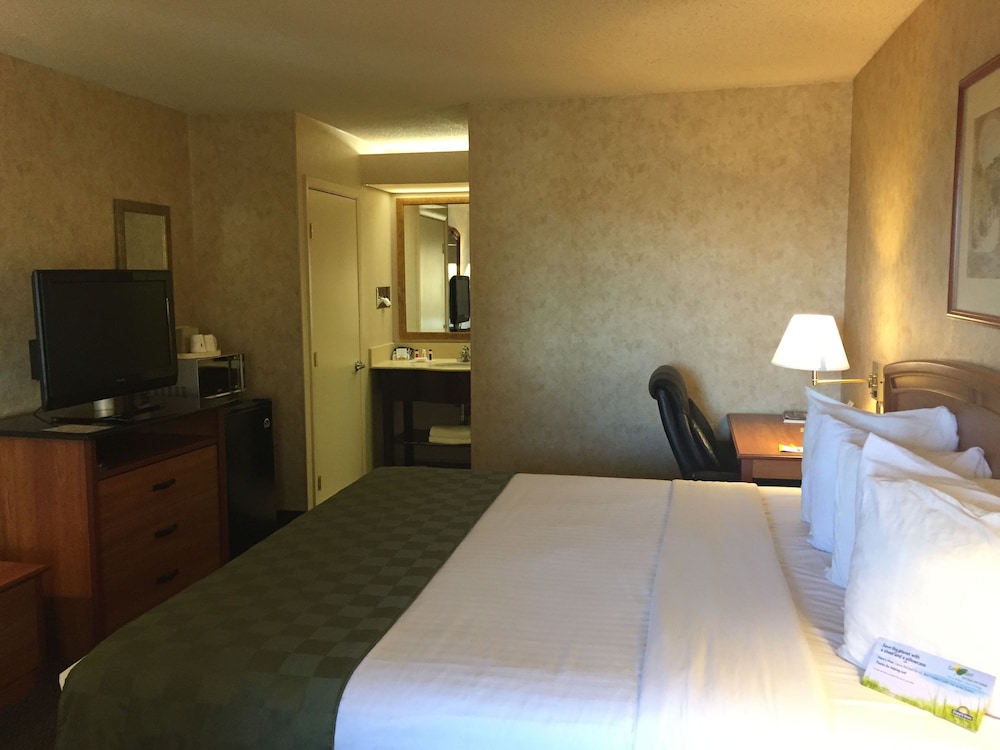 Days Inn & Suites By Wyndham Albuquerque North 10/30