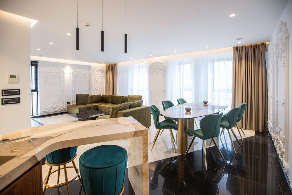 ELISA TIRANA AFFILIATED BY MELIA 46/64