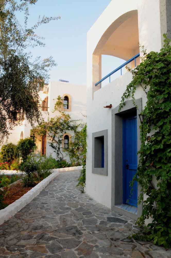 Hersonissos Village 64/67