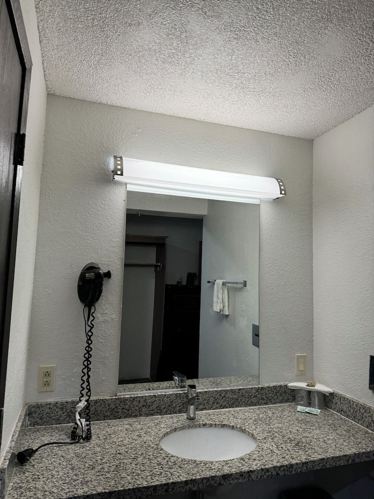 Nampa Inn & Suites 46/46