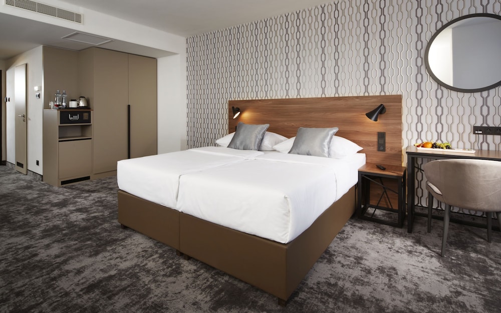 OREA HOTEL PYRAMIDA 23/73