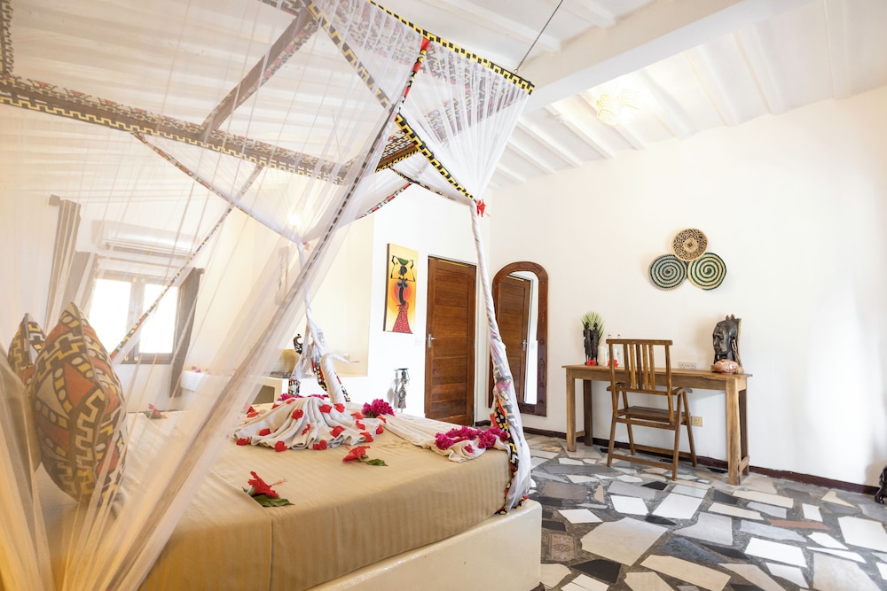 Paradise Beach Resort 11/50