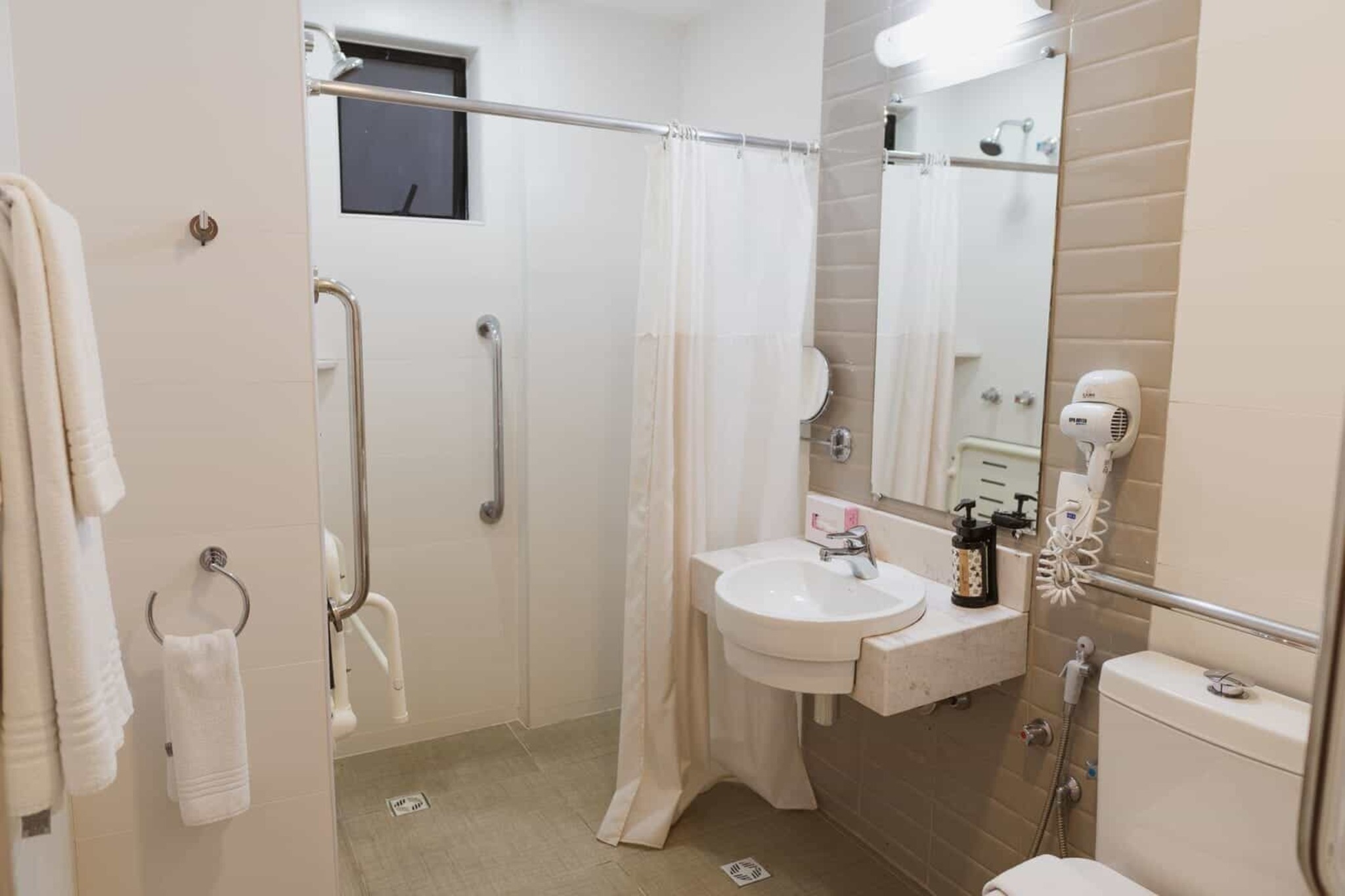 Luxury, Queen Bed, Sofa, Accessible, Intercity Curitiba 7 de Setembro 4/4