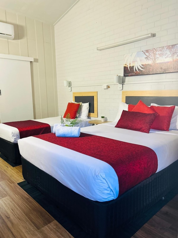 ROOM, SINGLE, QUEEN BED