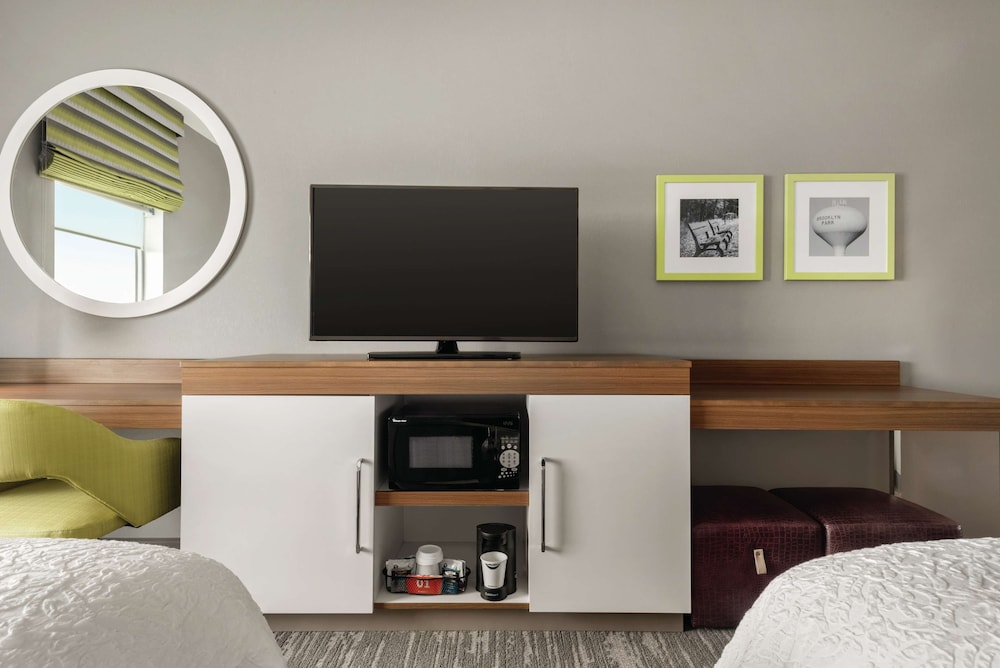 Hampton Inn Brooklyn Park, MN 35/36