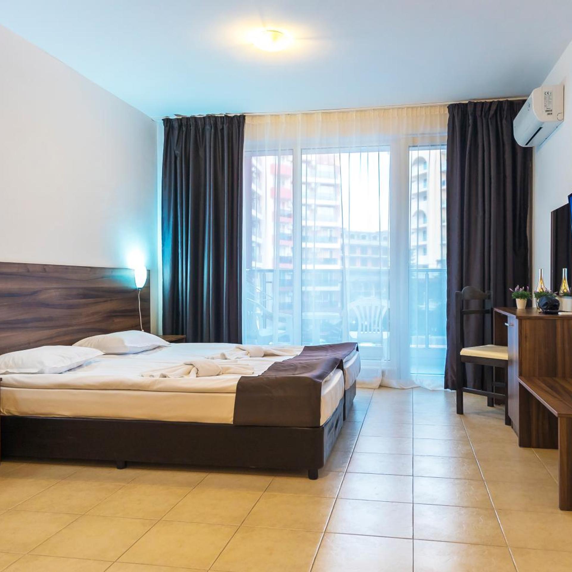 Room, Twin Beds, Balcony
