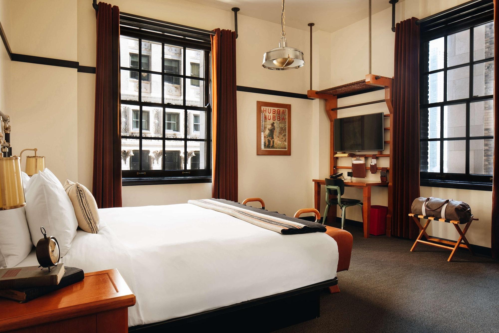 Madison, King Bed, with View, Corner
