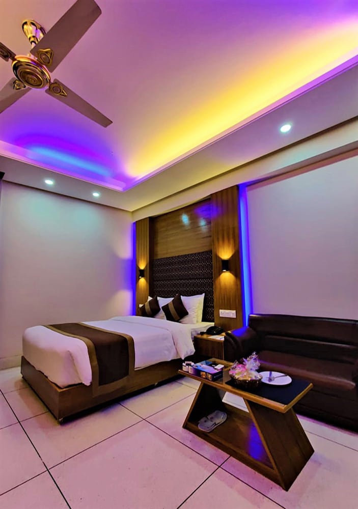 ASIA PACIFIC HOTEL 16/50