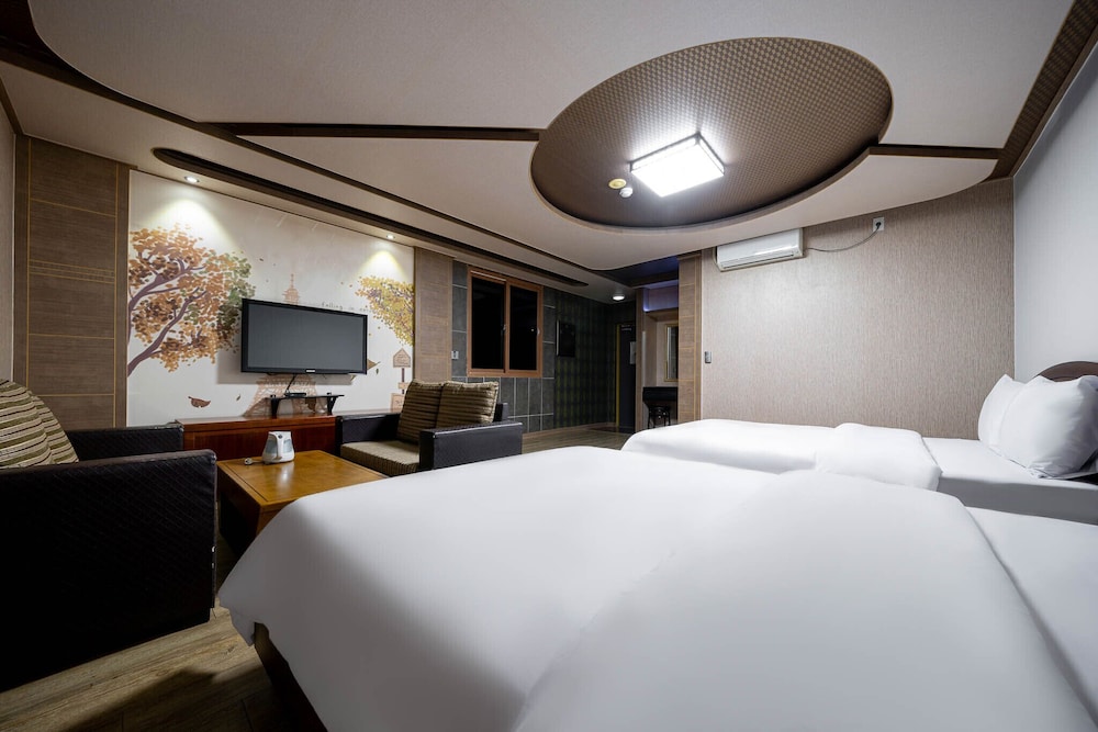 F1 Hotel 16/32