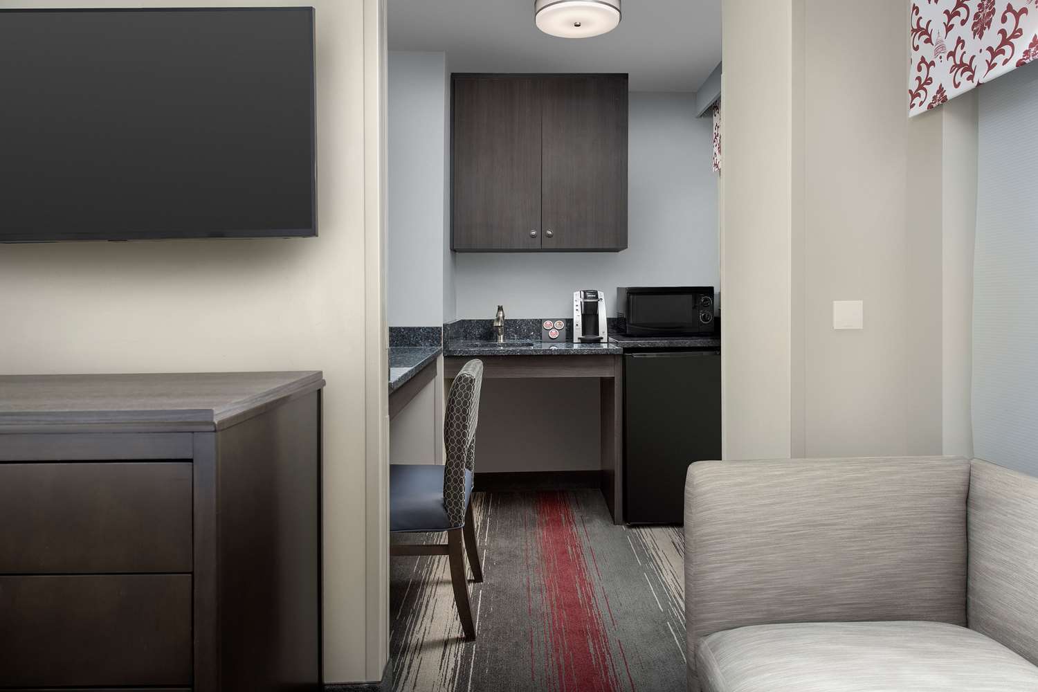 West End Washington Dc Tapestry Collection By Hilton 43/46
