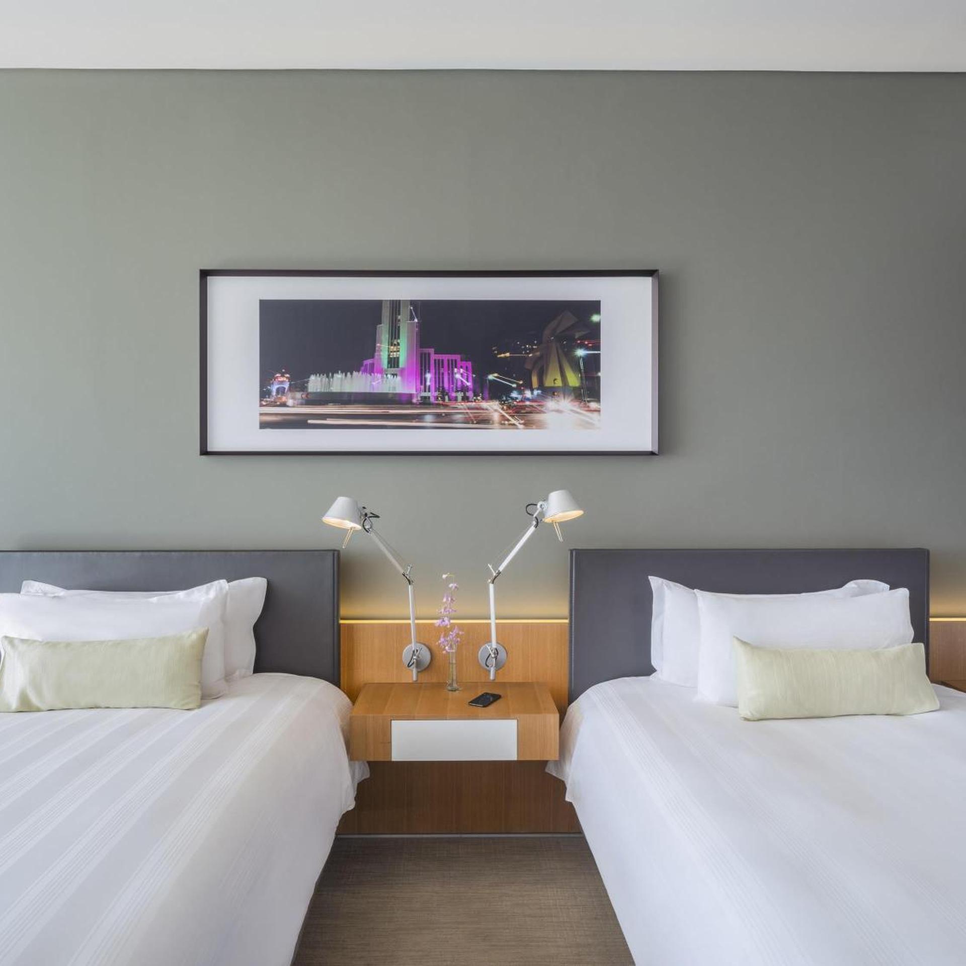 Deluxe, 2 Queen Beds, with View