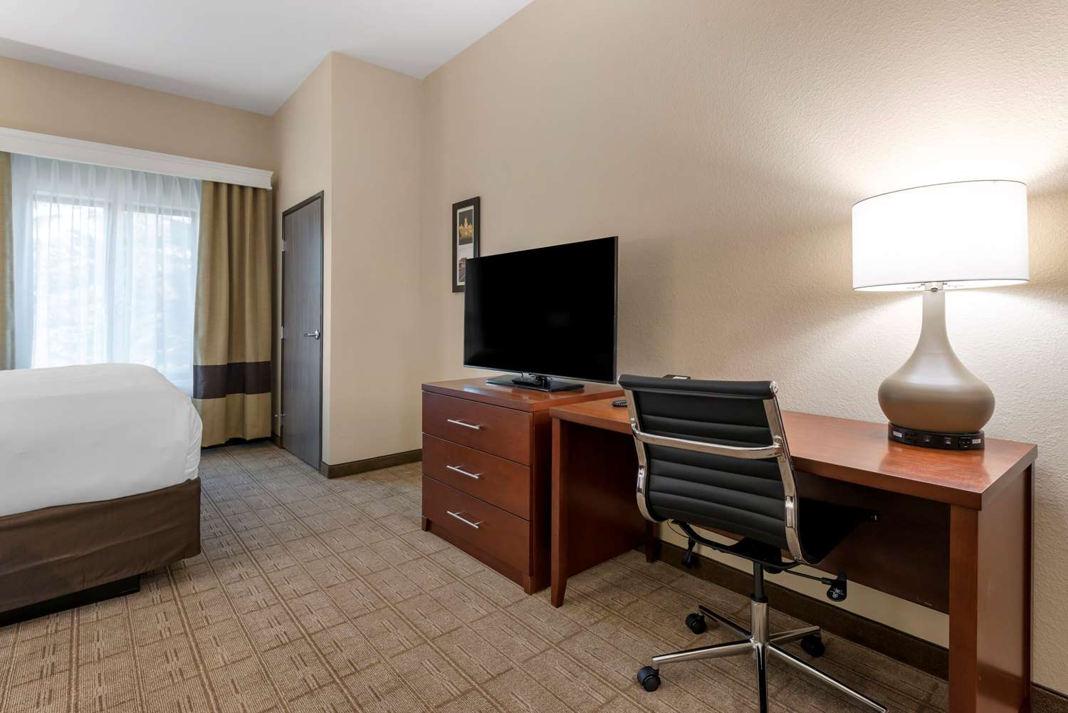 Comfort Inn & Suites Mankato, MN 9/30