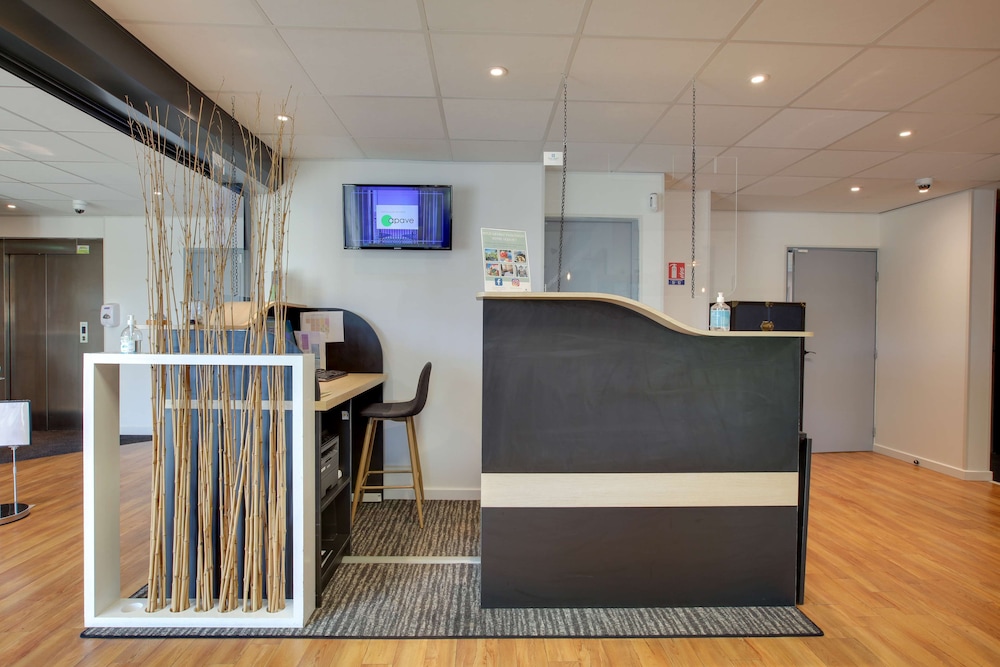 Lobby at Sure Hotel by Best Western Bordeaux Lac, BORDEAUX