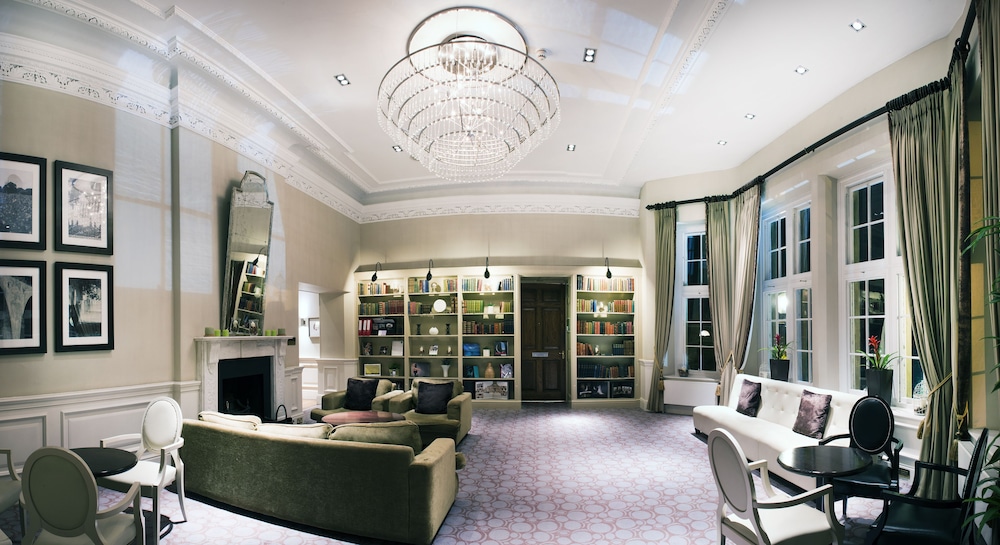 De Vere Cranage Estate 29/44