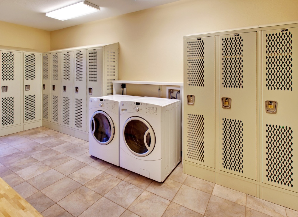 CANDLEWOOD SUITES WILLISTON 37/77