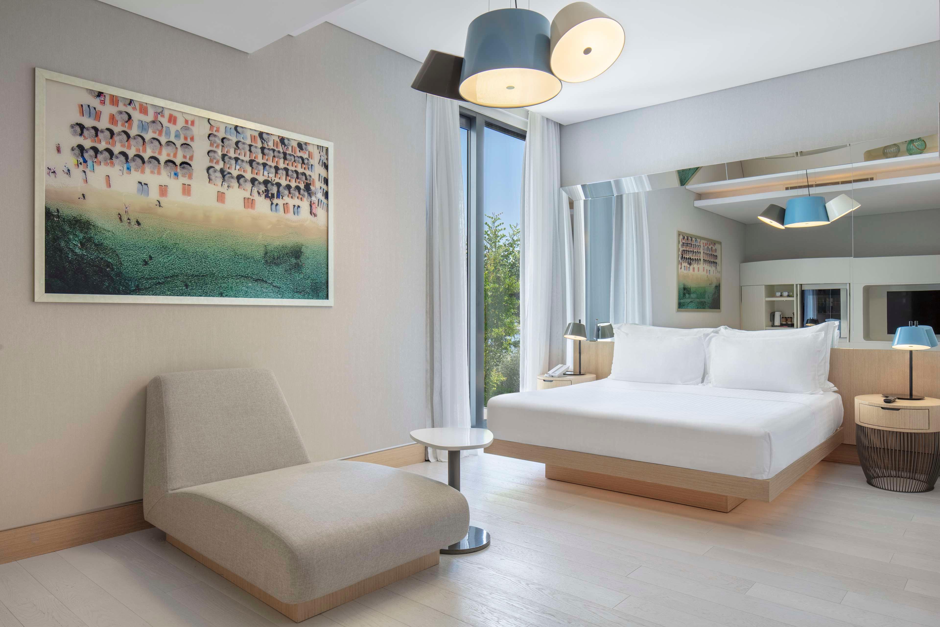 DELUXE, KING BED, PARTIAL SEA VIEW, TERRACE