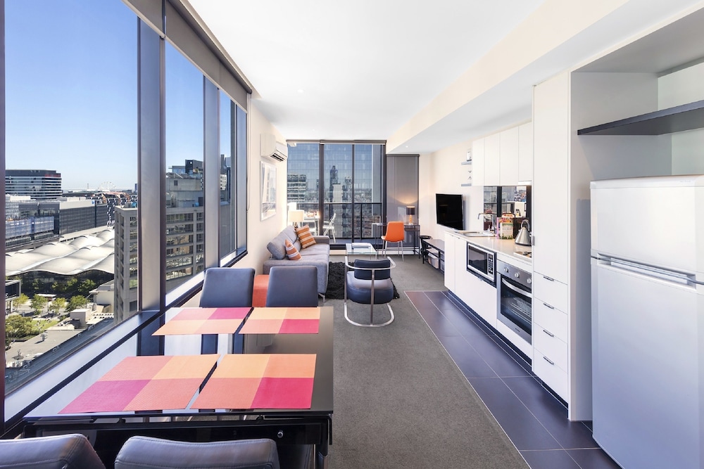 Aura On Flinders Serviced Apartment 39/78