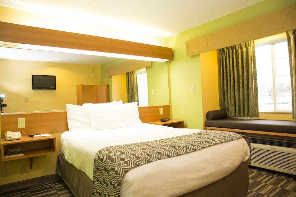 Microtel Inn & Suites by Wyndham Panama City 10/43