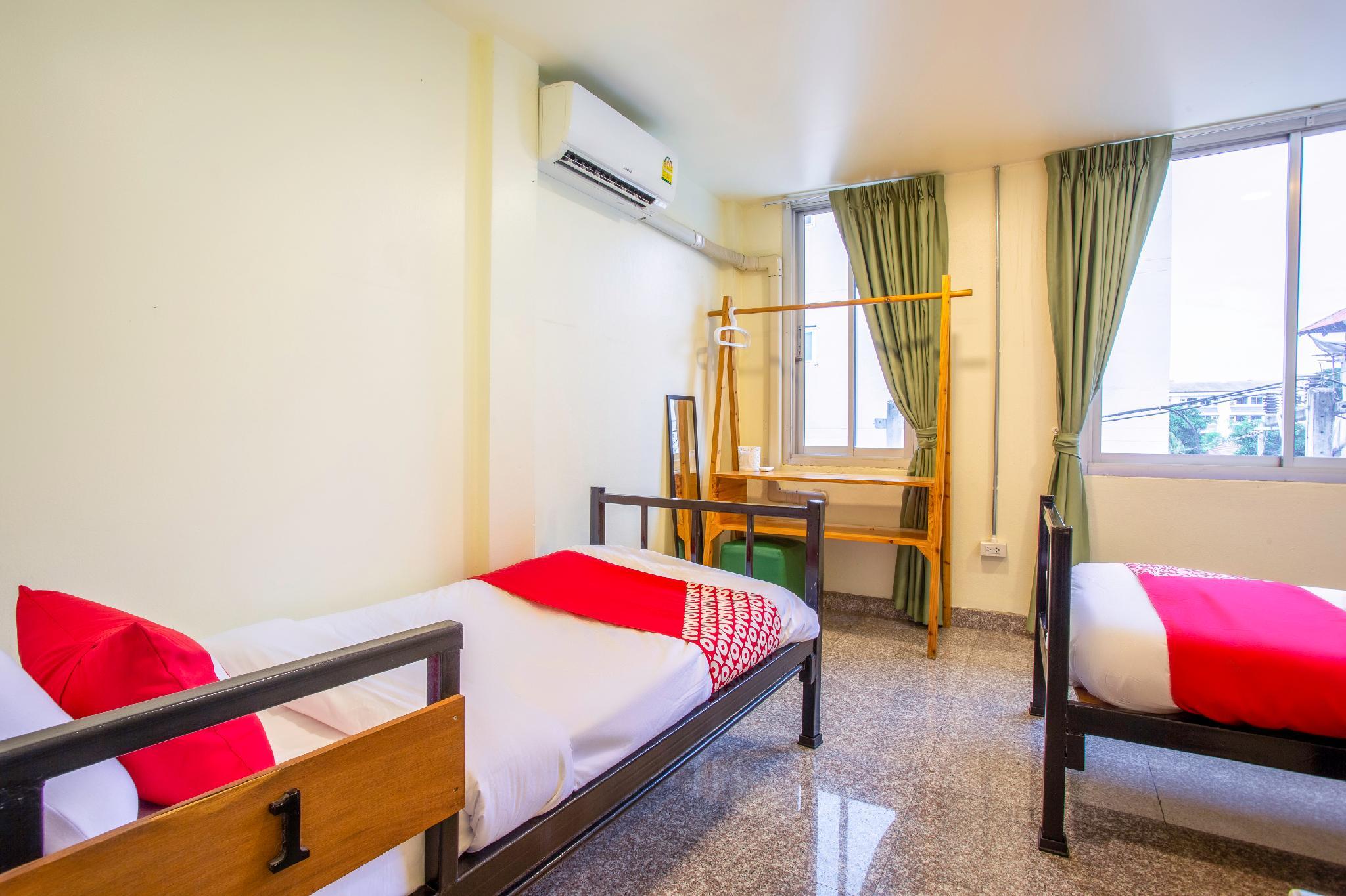 Private, Twin Beds, Shared Bathroom