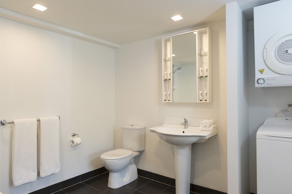 Quest Ponsonby 43/44
