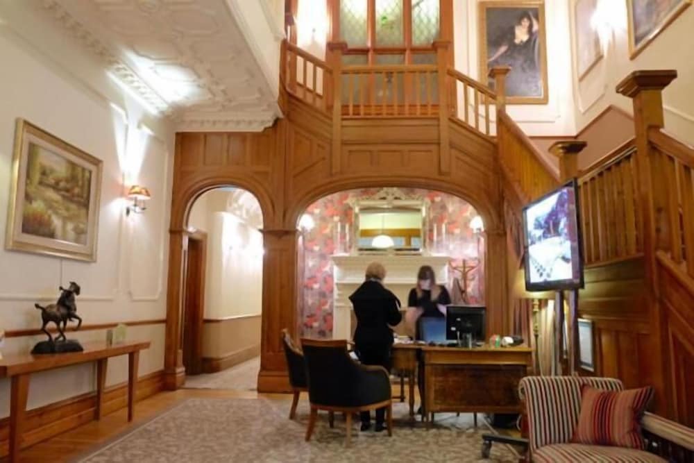 Nunsmere Hall Hotel 4/50