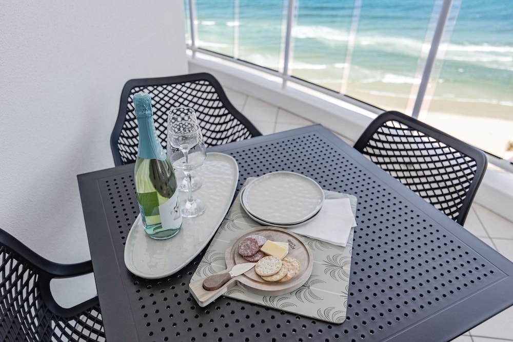 Pacific Views Resort 63/73