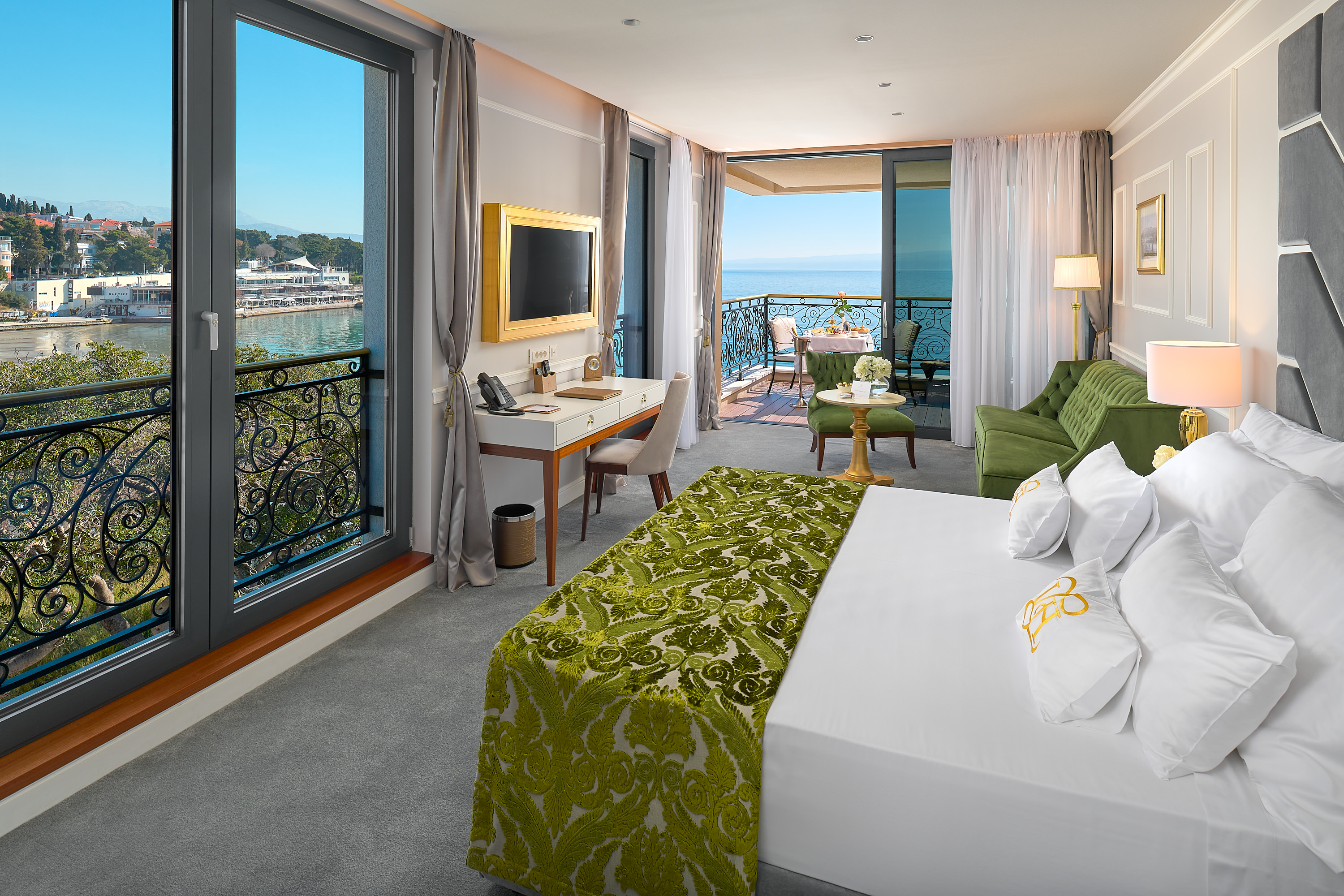 Superior, King Bed, Sea Front, Balcony