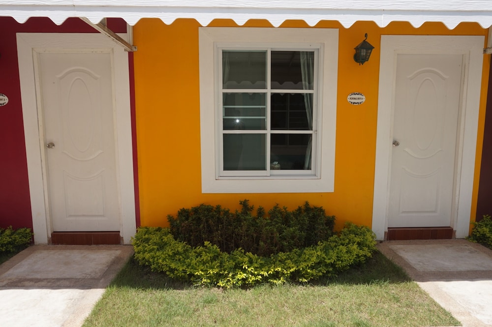 Color Ville Resort 8/30