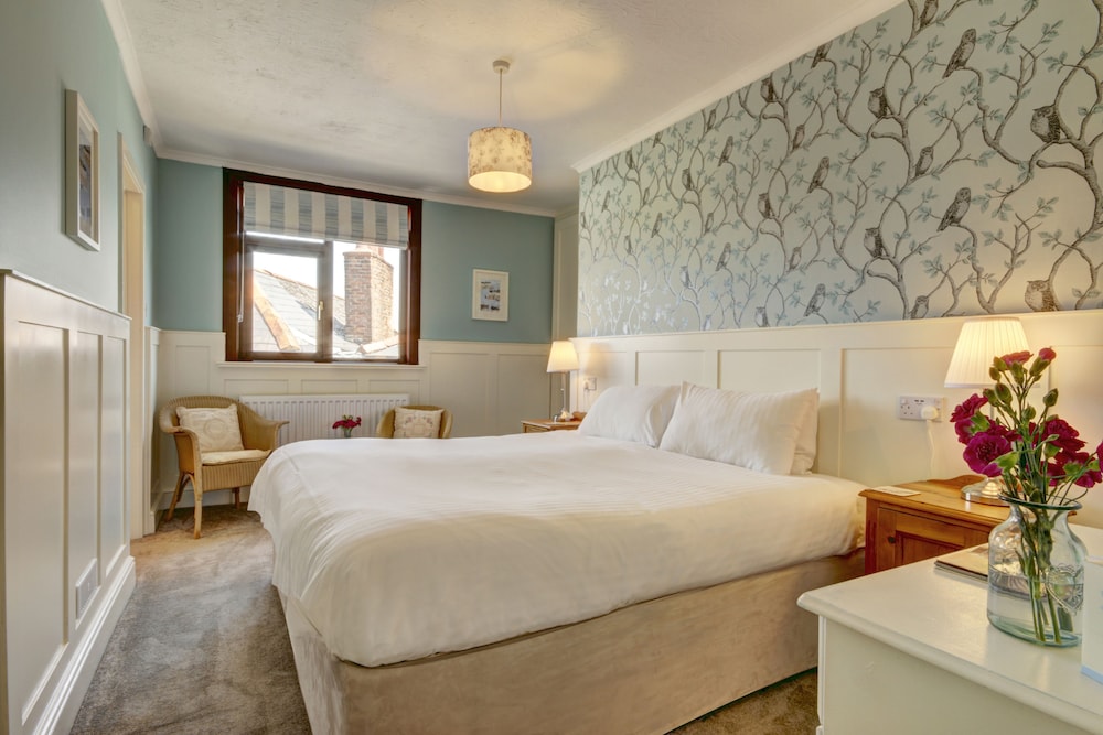 Standard, King Bed, Hill View