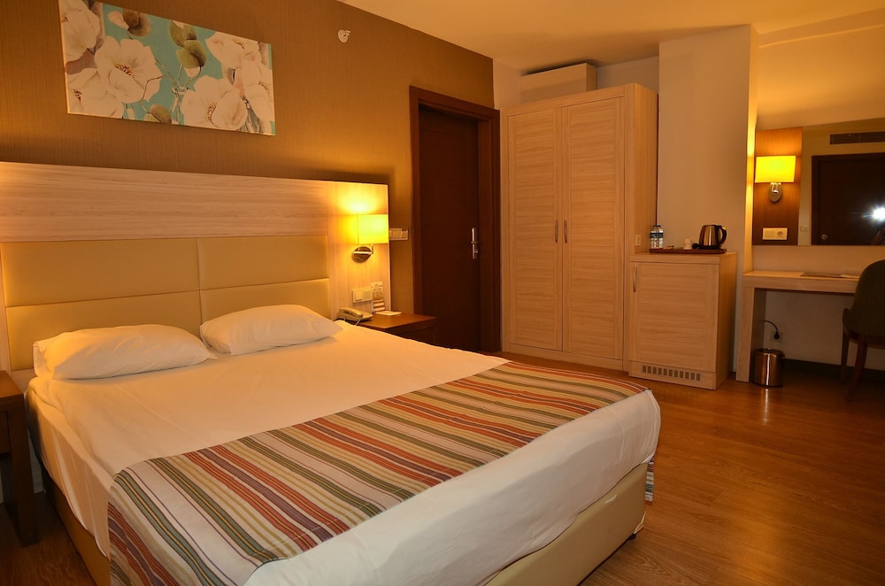 STANDARD, SINGLE, DOUBLE BED, CITY VIEW