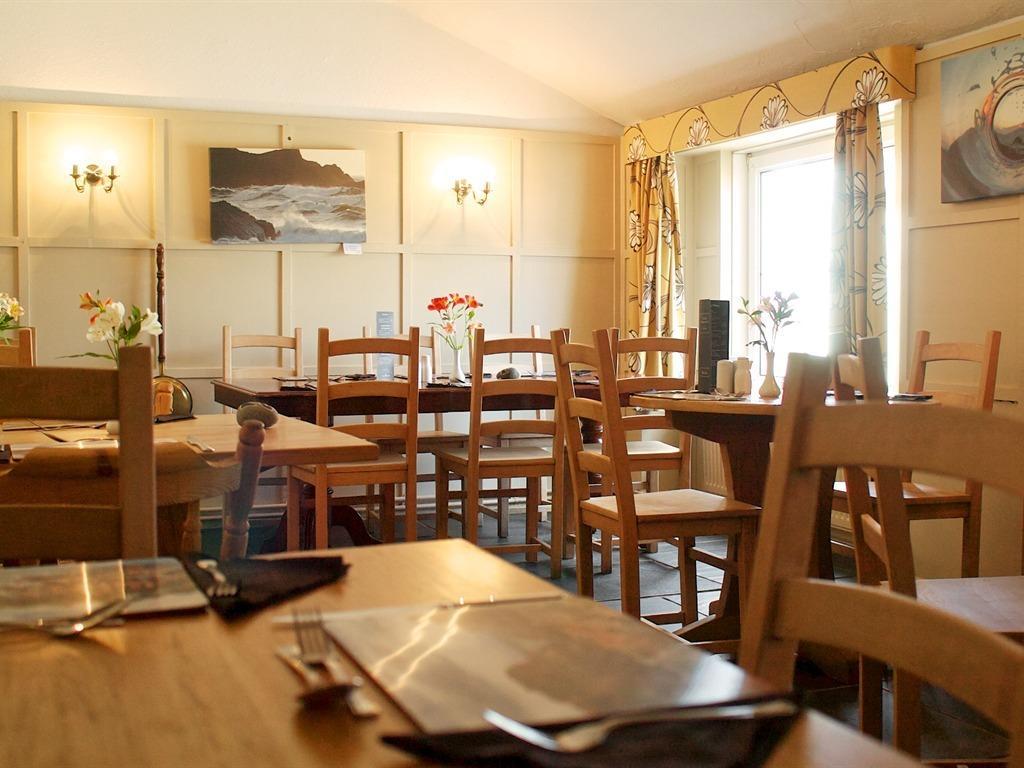 restaurant cafeteria