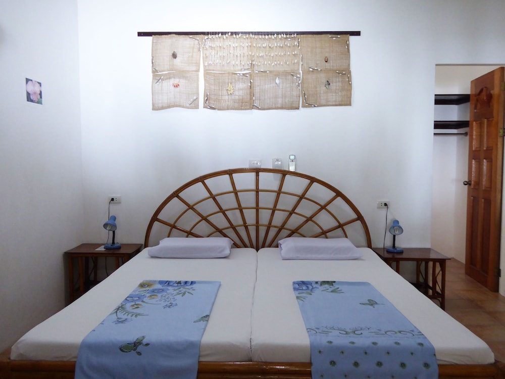 Marcosas Cottages Resort 35/68