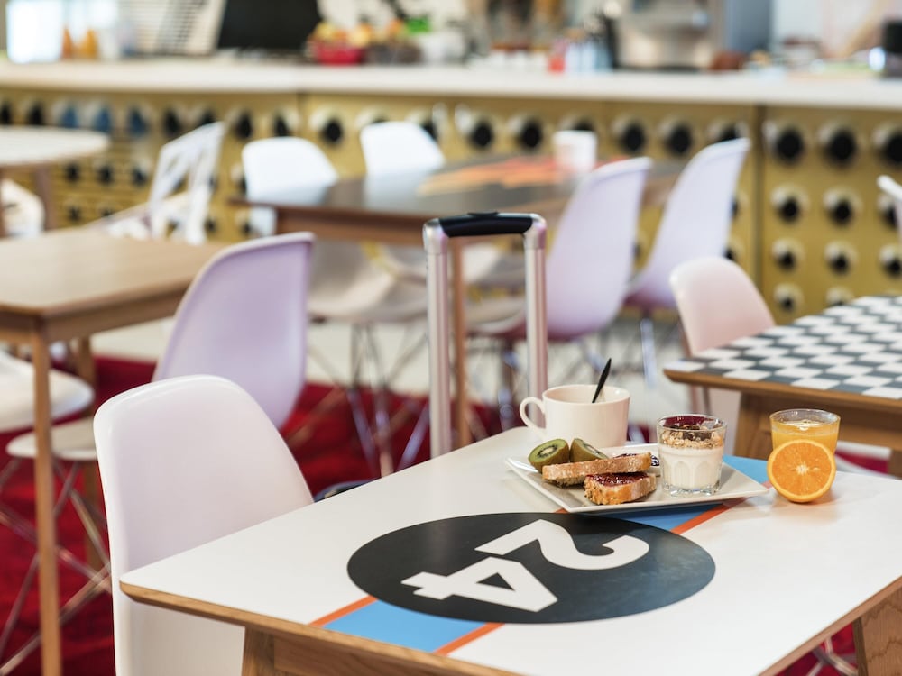 restaurant cafeteria