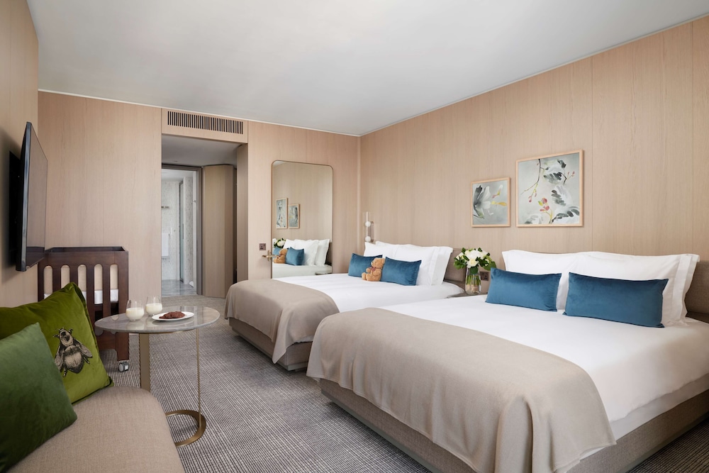 DELUXE, 2 QUEEN BEDS
