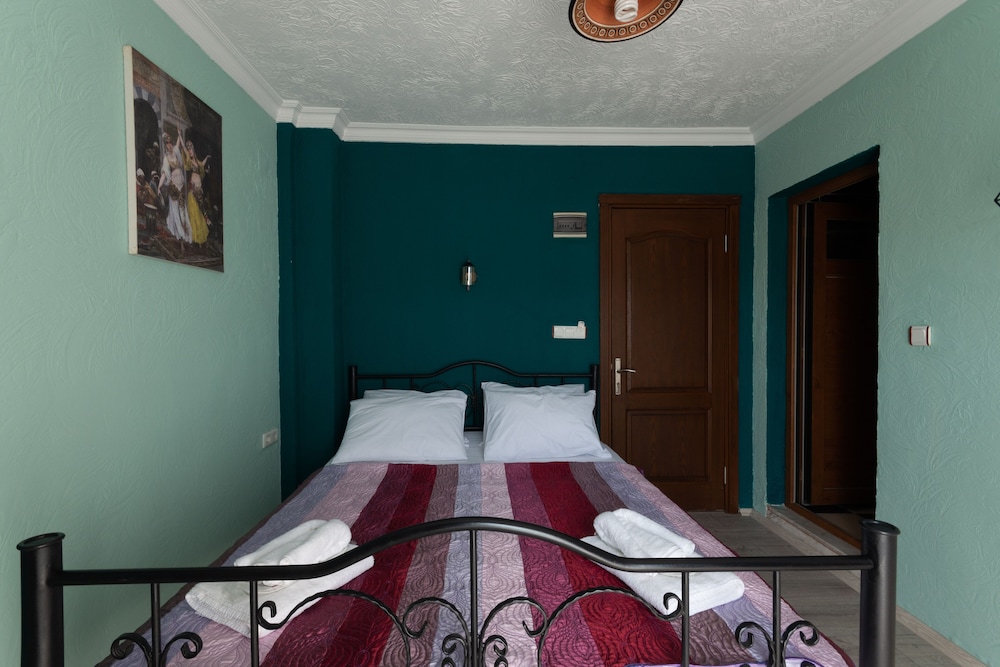 Rebetika Hotel 25/67