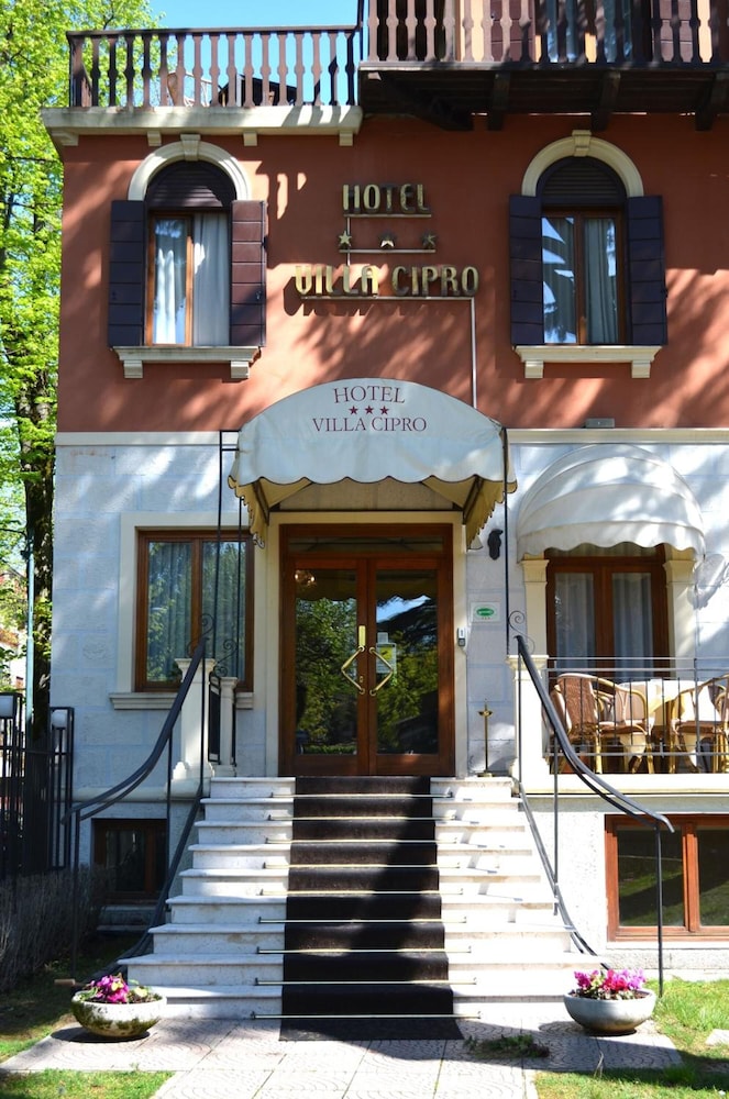 Hotel Villa Cipro 8/62