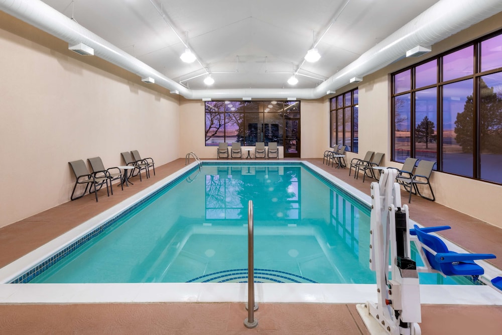 Hampton Inn Denver-International Airport 16/37