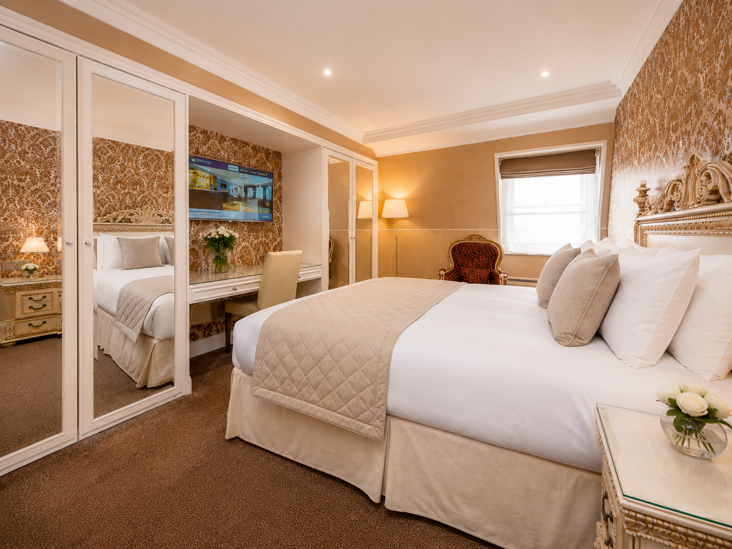 Semi Basement, Standard, Queen Bed, Courtyard View, Ground Floor
